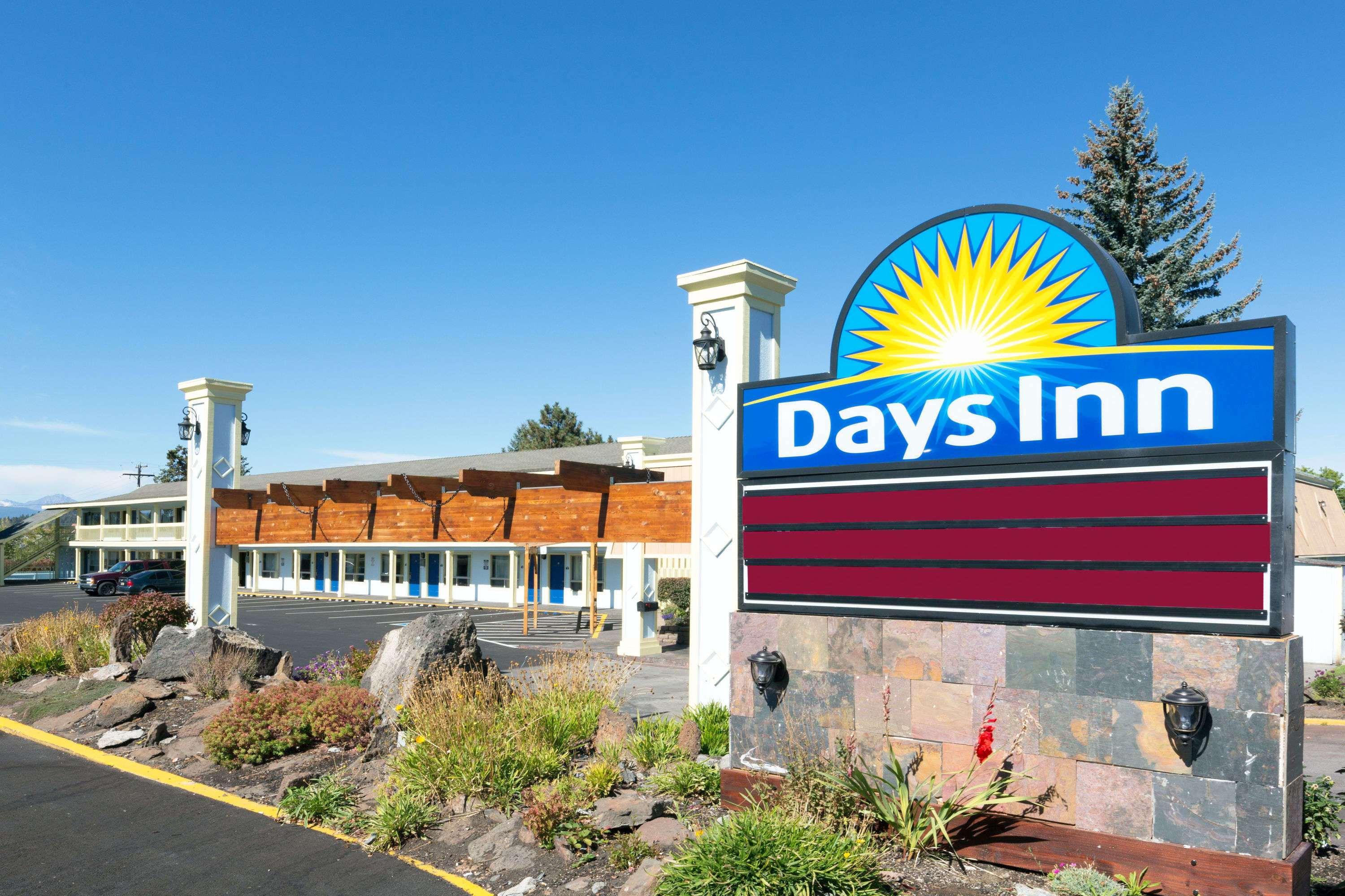 Days Inn By Wyndham Bend Exterior photo