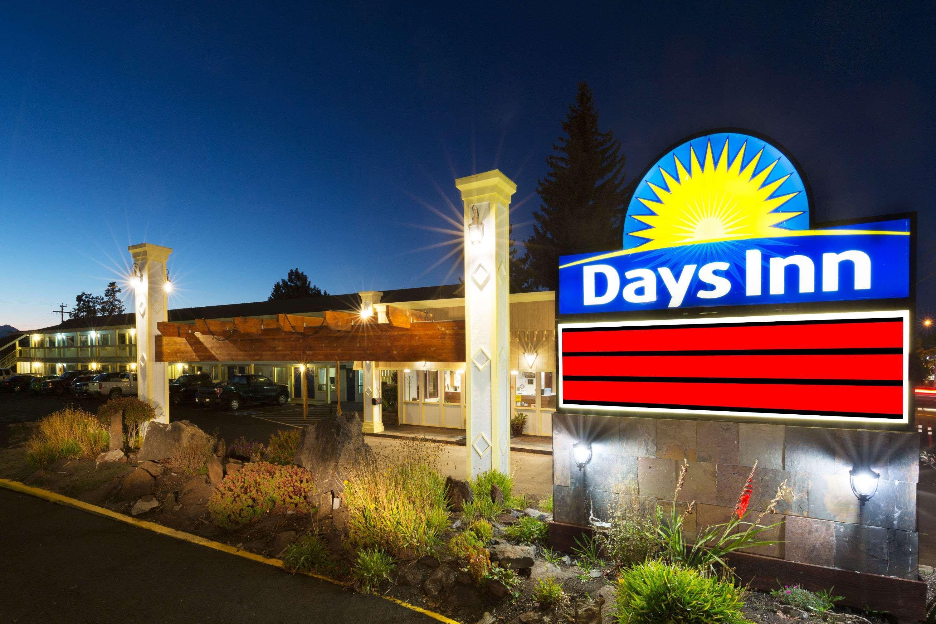 Days Inn By Wyndham Bend Exterior photo