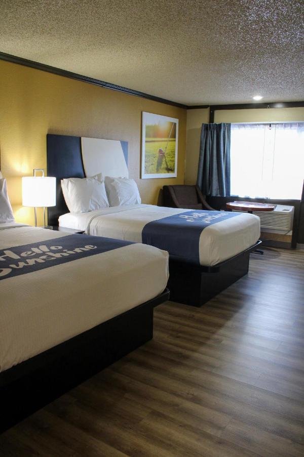 Days Inn By Wyndham Bend Exterior photo