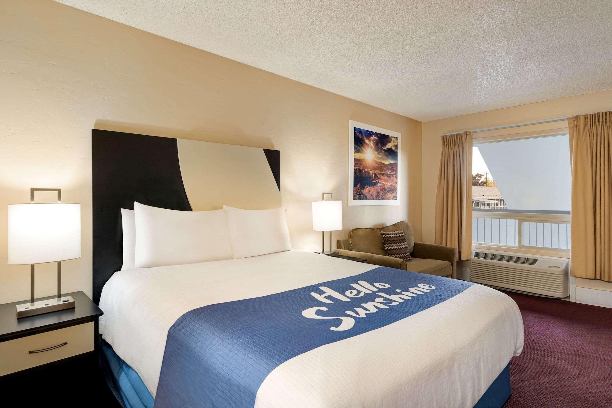 Days Inn By Wyndham Bend Exterior photo