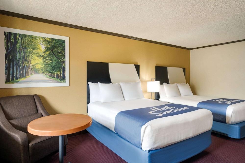 Days Inn By Wyndham Bend Exterior photo